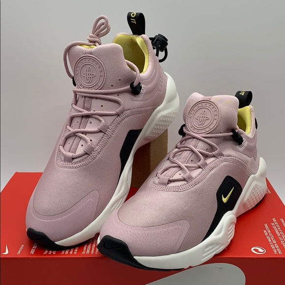 NIKE WMNS AIR HUARACHE CITY MOVE - Picture 2 of 16